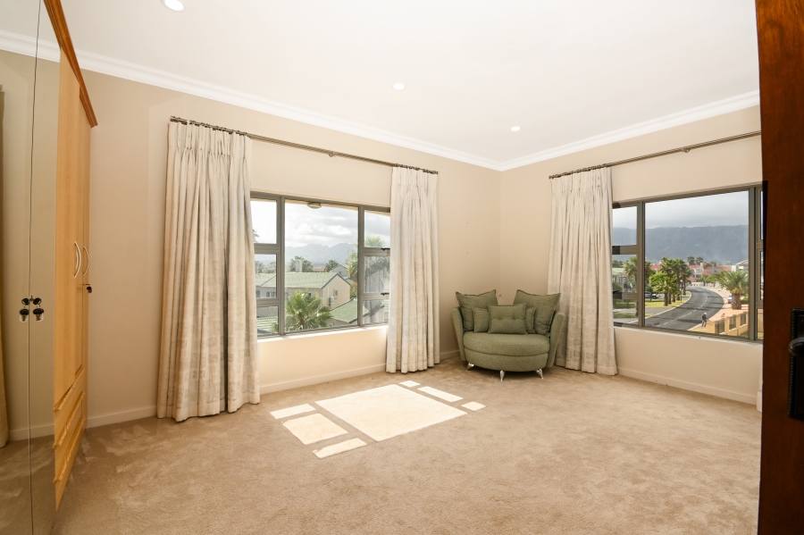 5 Bedroom Property for Sale in Greenways Golf Estate Western Cape